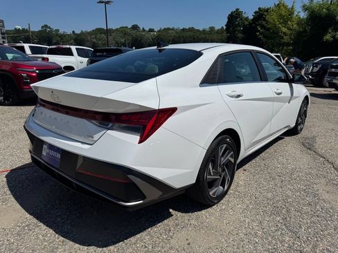 Used 2025 Hyundai Elantra Limited FWD image 6