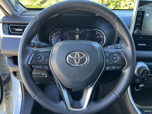 Used 2022 Toyota RAV4 Limited image 17