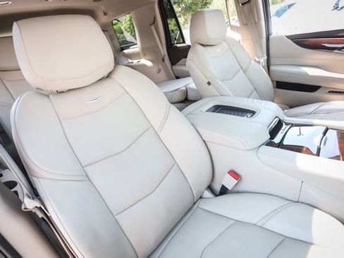 Used 2017 Cadillac Escalade Luxury AWD/4WD image 73