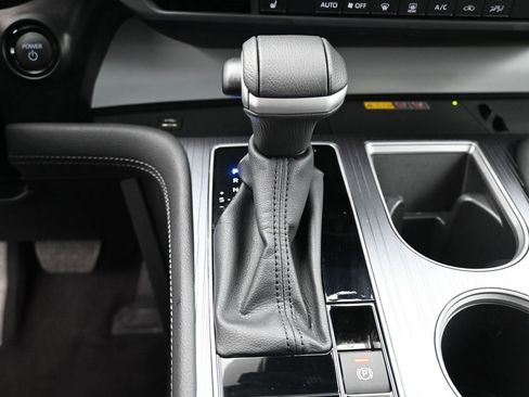 Used 2025 Toyota Sienna XLE image 26