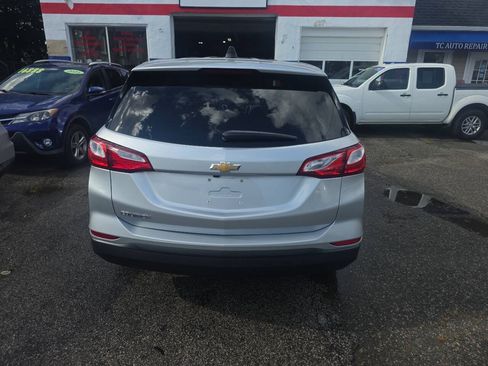 Used 2020 Chevrolet Equinox LS w/ LS Convenience Package FWD image 5