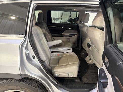 Used 2016 Toyota Highlander Limited image 14