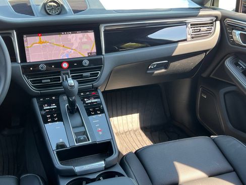 Certified 2026 Porsche Macan AWD/4WD image 26
