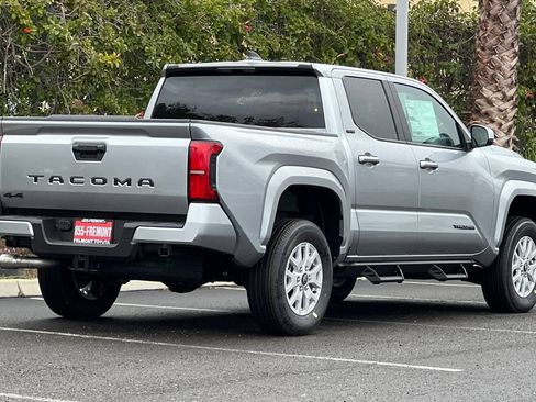 Certified 2025 Toyota Tacoma SR5 AWD/4WD image 6