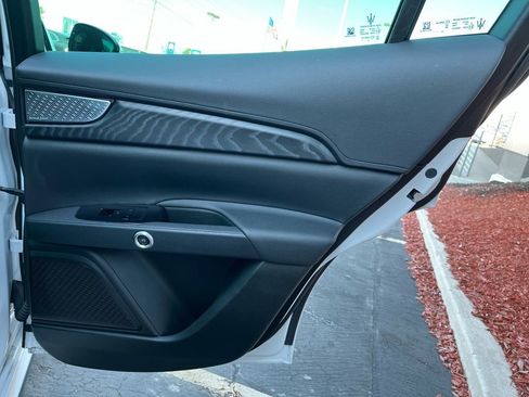 Used 2023 Maserati Grecale Modena image 31