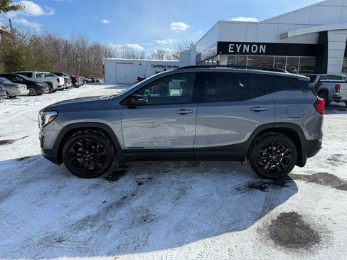 Used 2021 GMC Terrain SLT w/ Infotainment Package II image 2