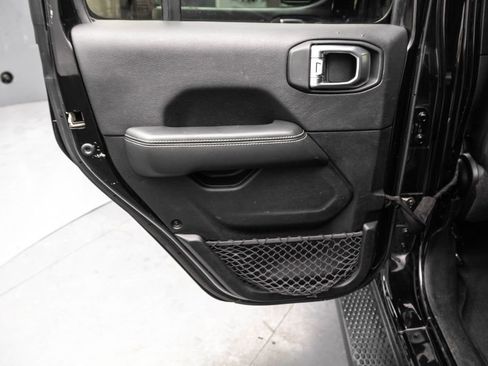 Used 2020 Jeep Wrangler Unlimited Sahara image 24