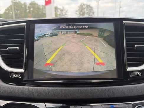 Used 2022 Chrysler Pacifica Touring-L image 21