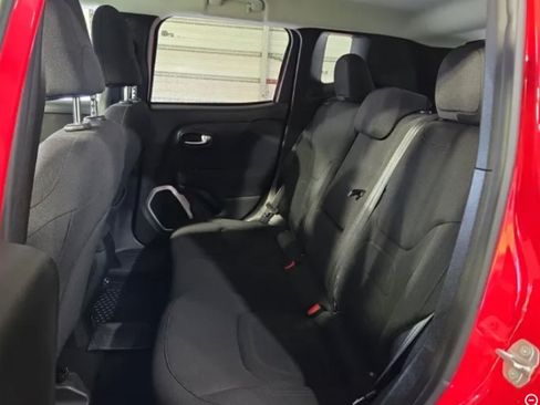 Used 2018 Jeep Renegade Latitude w/ Cold Weather Group AWD/4WD image 11