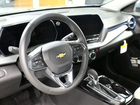 New 2026 Chevrolet Trax LT w/ Driver Confidence Package image 14