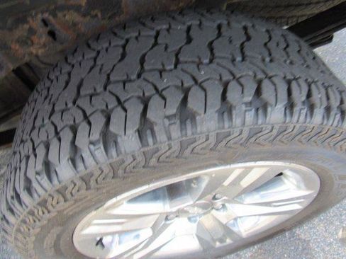 Used 2018 Chevrolet Silverado 1500 Custom w/ Custom Value Package AWD/4WD image 27