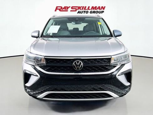 Used 2024 Volkswagen Taos SE image 2