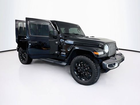 Used 2021 Jeep Wrangler Unlimited Sahara w/ Cold Weather Group AWD/4WD image 18
