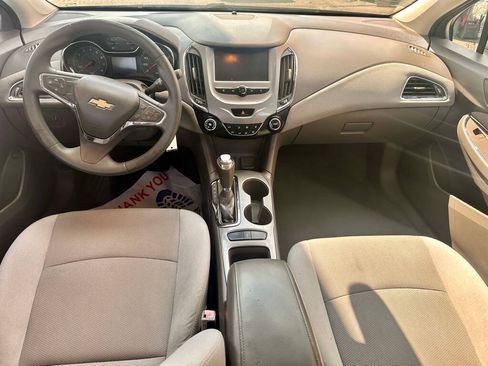 Used 2017 Chevrolet Cruze LT FWD image 15