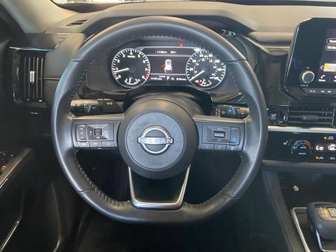 Certified 2025 Nissan Pathfinder SV FWD image 13
