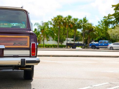 Used 1988 Jeep Grand Wagoneer AWD/4WD image 36