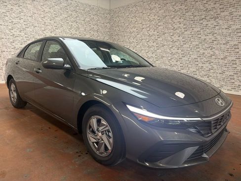New 2026 Hyundai Elantra SE FWD image 1