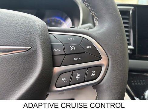 Used 2024 Chrysler Pacifica Touring-L FWD image 15