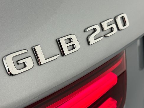 Certified 2025 Mercedes-Benz GLB 250 image 10