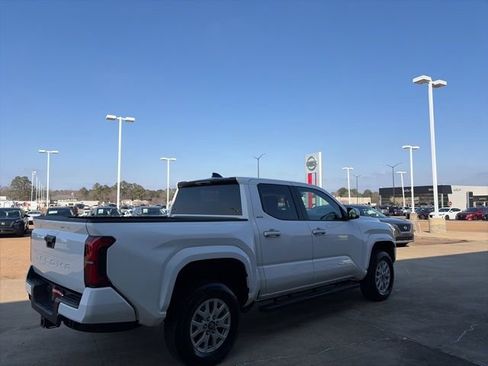 Used 2025 Toyota Tacoma SR5 image 4