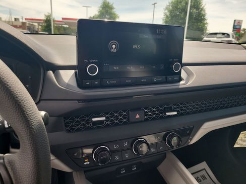 Certified 2025 Honda Accord SE image 17