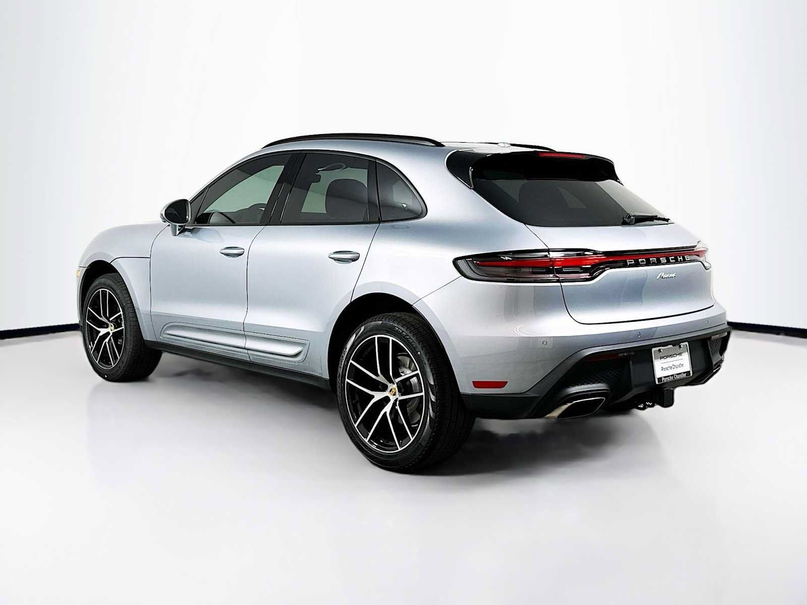 Used 2026 Porsche Macan AWD/4WD image 3