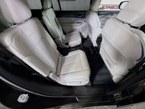 Used 2023 Jeep Grand Cherokee L Overland w/ Luxury Tech Group IV AWD/4WD image 33