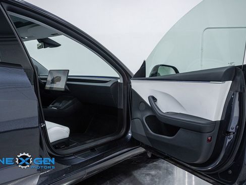 Used 2024 Tesla Model 3 Performance image 30