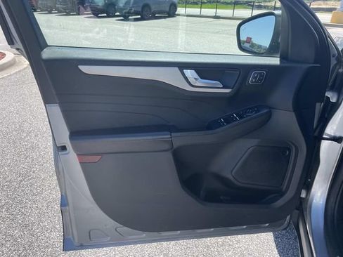 Used 2022 Ford Escape SEL w/ Technology Package FWD image 16