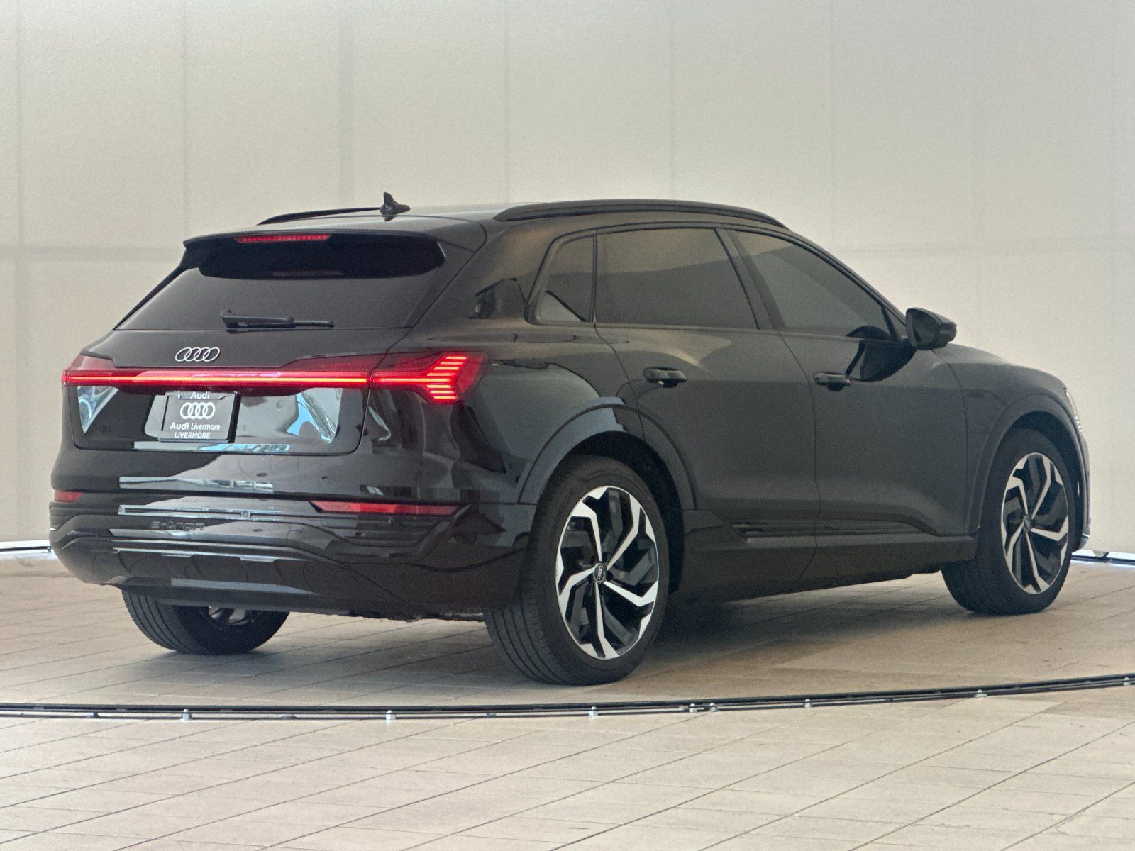 Used 2024 Audi Q8 e-tron Premium Plus w/ Premium Plus Package AWD/4WD image 6