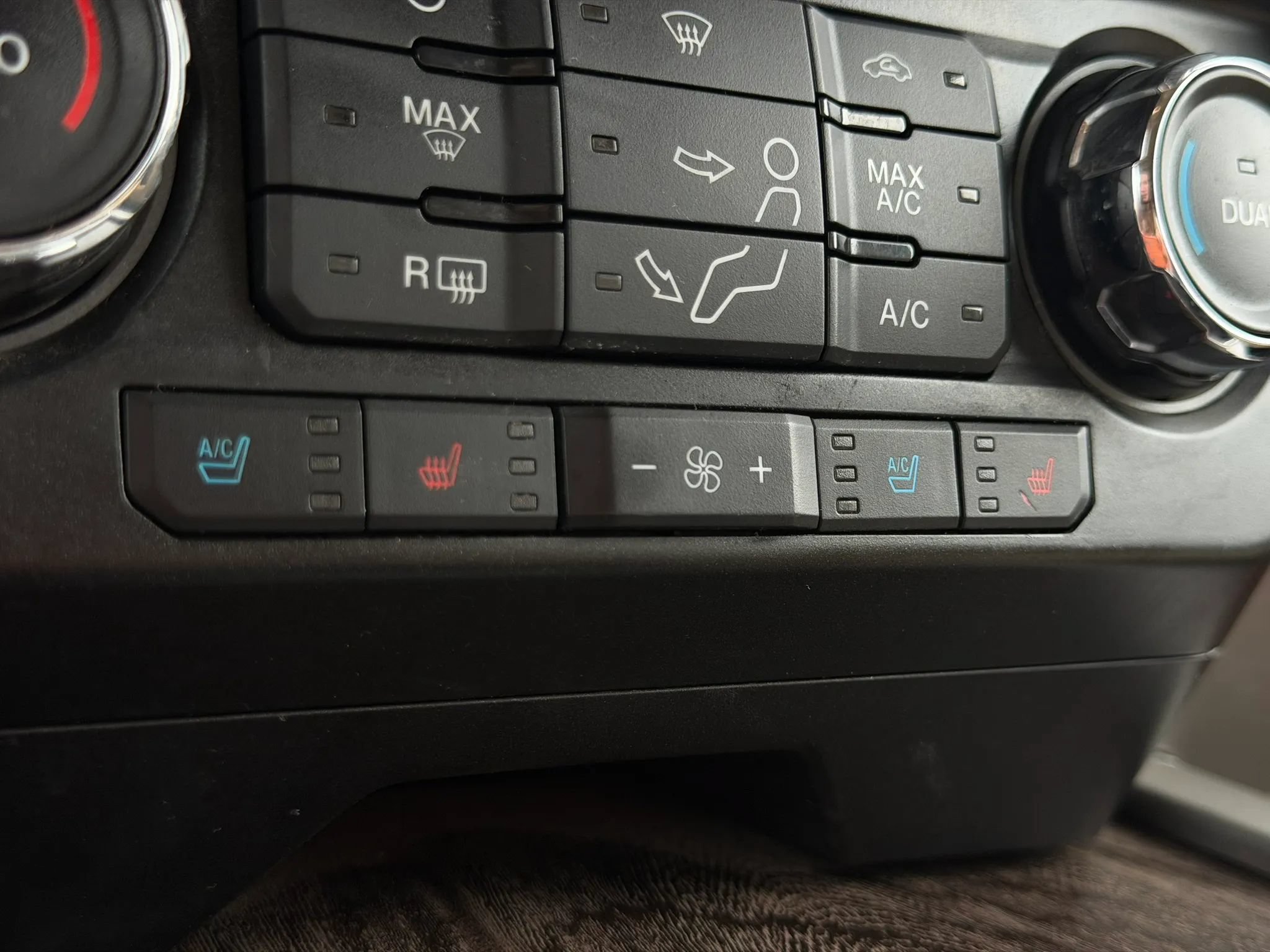 Used 2019 Ford F250 Lariat w/ Lariat Ultimate Package AWD/4WD image 34