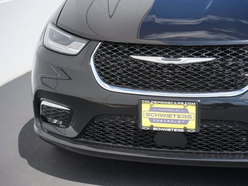Used 2025 Chrysler Pacifica Select FWD image 9