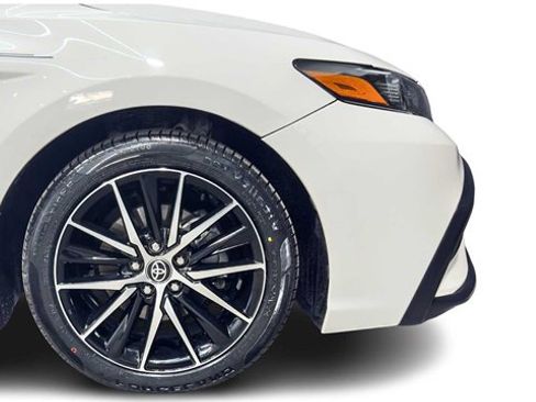 Used 2021 Toyota Camry SE w/ Convenience Package image 8