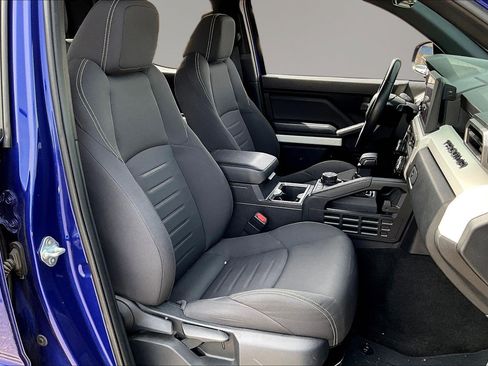 Used 2024 Toyota Tacoma TRD Off-Road image 30