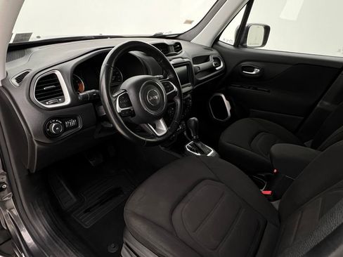 Used 2018 Jeep Renegade Latitude w/ Cold Weather Group image 13