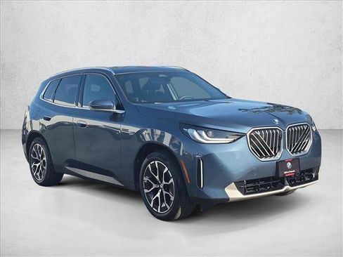 Used 2025 BMW X3 xDrive30i w/ Premium Package AWD/4WD image 3