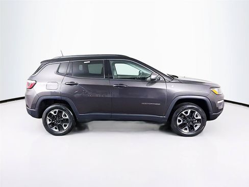Used 2018 Jeep Compass Trailhawk w/ Cold Weather Group AWD/4WD image 12