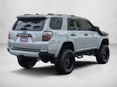 Used 2018 Toyota 4Runner TRD Off-Road Premium AWD/4WD image 5