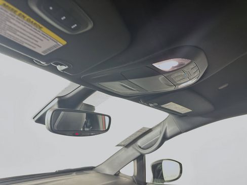 Used 2025 Chrysler Pacifica Select FWD image 18