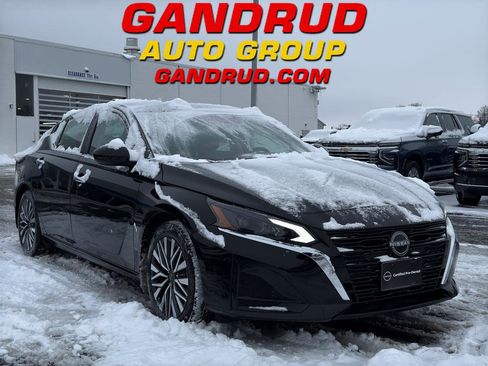 Certified 2024 Nissan Altima 2.5 SV w/ SV Premium Package image 1