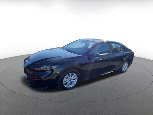 Used 2025 Toyota Camry LE image 8