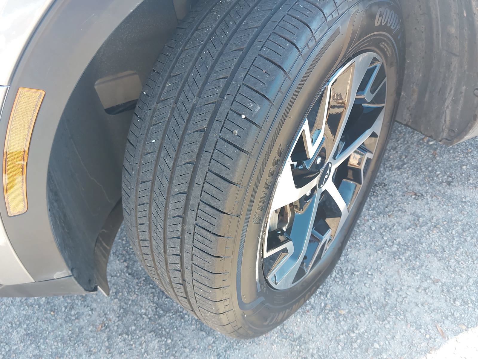 Used 2024 Kia Sportage EX FWD image 31