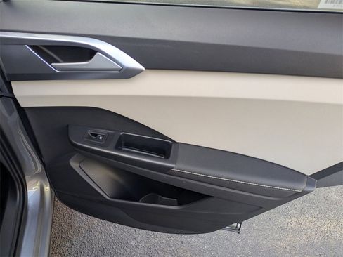 Used 2025 Volkswagen Taos SE image 32