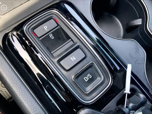 Used 2025 Honda Pilot TrailSport image 31