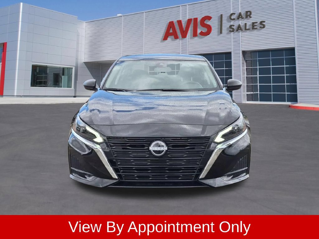Used 2025 Nissan Altima 2.5 SV FWD image 2