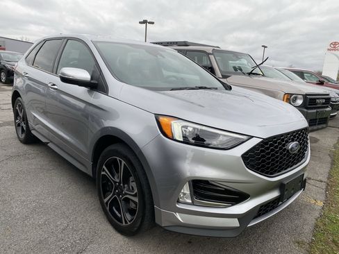 Used 2022 Ford Edge ST image 2