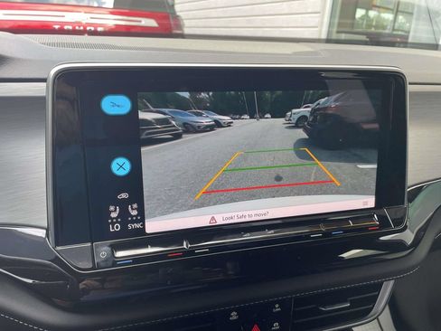 Used 2025 Volkswagen Atlas Cross Sport SE FWD image 26