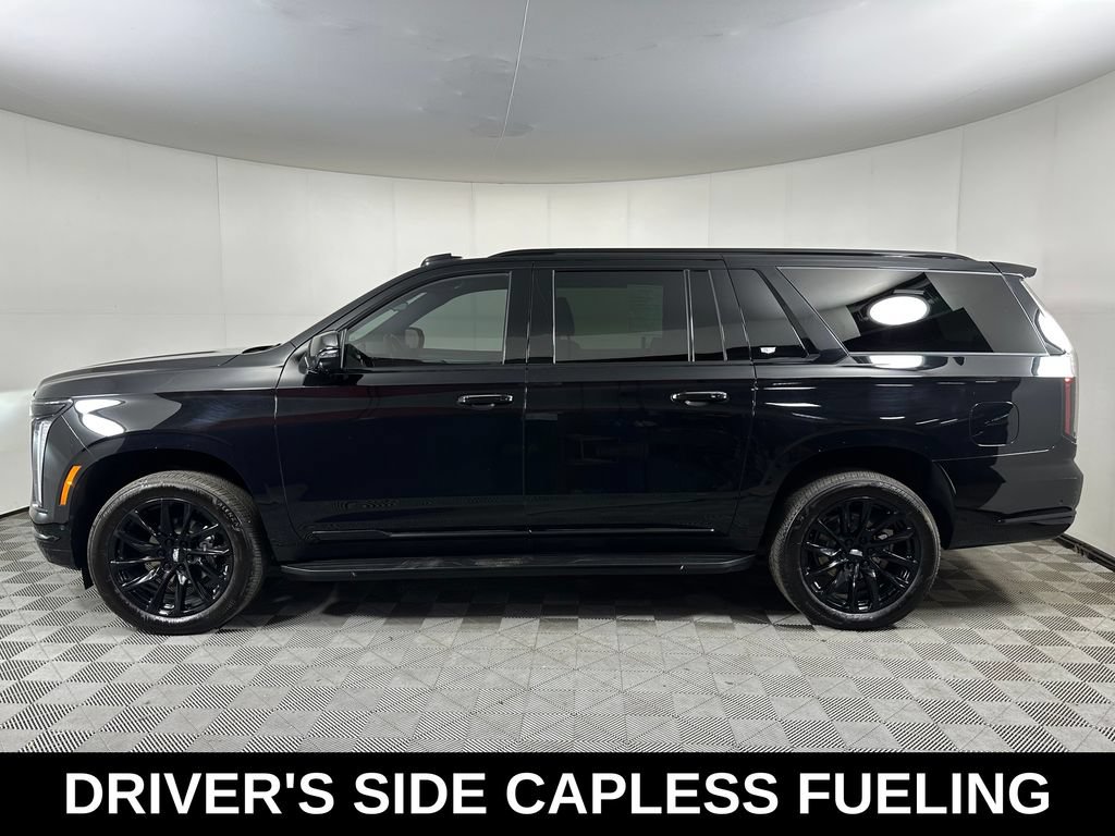 Used 2025 Cadillac Escalade ESV Sport AWD/4WD image 2