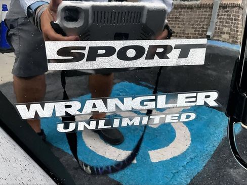 Used 2017 Jeep Wrangler Unlimited Sport w/ Connectivity Group AWD/4WD image 29