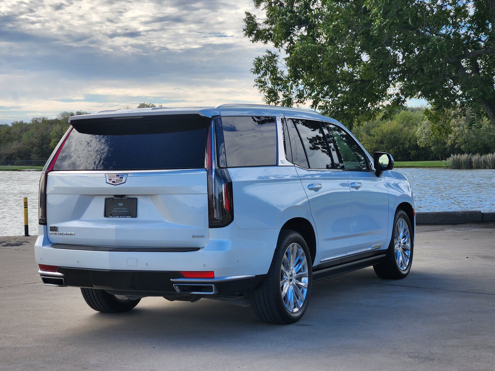 Certified 2023 Cadillac Escalade Premium Luxury w/ Performance Package AWD/4WD image 5